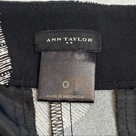 Ann Taylor factory black and white floral shorts size 0 - Picture 9 of 16